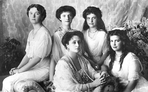 Grand Duchesses Olga, Tatiana, Maria and Anastasia with their mother Empress Alexandra 